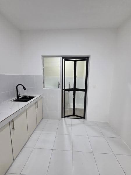 Kondominium untuk Disewa di Residensi Sateria - Shah Irwan - Kitchen - PropertyGuru.com.my