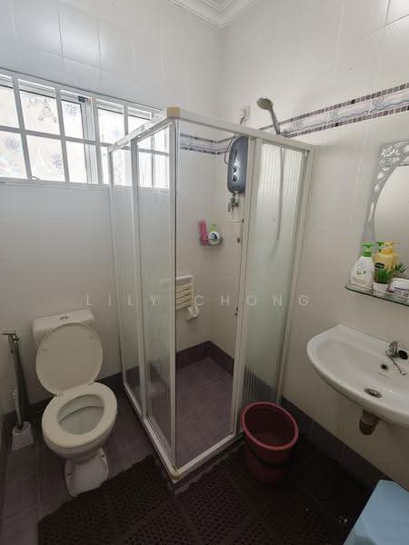 Rumah Berkembar untuk Dijual di Taman Ipoh Jaya Timur 1 (Ipoh) - Lily Chong - Bathroom - PropertyGuru.com.my