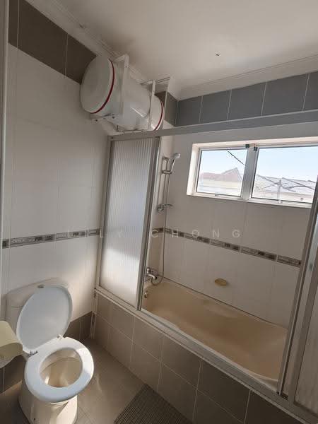 Rumah Berkembar untuk Dijual di Taman Ipoh Jaya Timur 1 (Ipoh) - Lily Chong - Bathroom - PropertyGuru.com.my