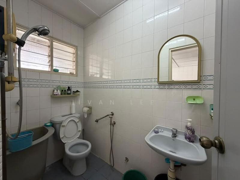 Rumah Teres 2-Tingkat untuk Dijual di SS2 (Petaling Jaya) - Ivan Lee - Bathroom - PropertyGuru.com.my
