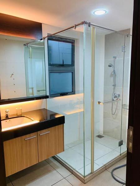 Pangsapuri untuk Dijual di Molek Pine 3 - Jun Xiong Tan - Bathroom - PropertyGuru.com.my
