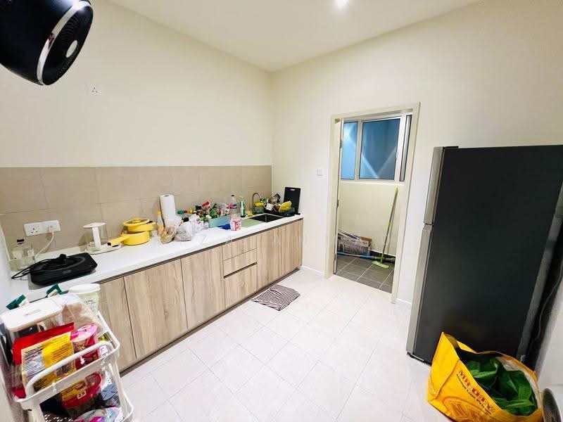 Condominium for Sale at Lakefront Residence - Riza Ahmad - Kitchen - PropertyGuru.com.my