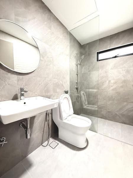 Kediaman Servis untuk Disewa di Quinn Residence - Jenson Teh - Bathroom - PropertyGuru.com.my