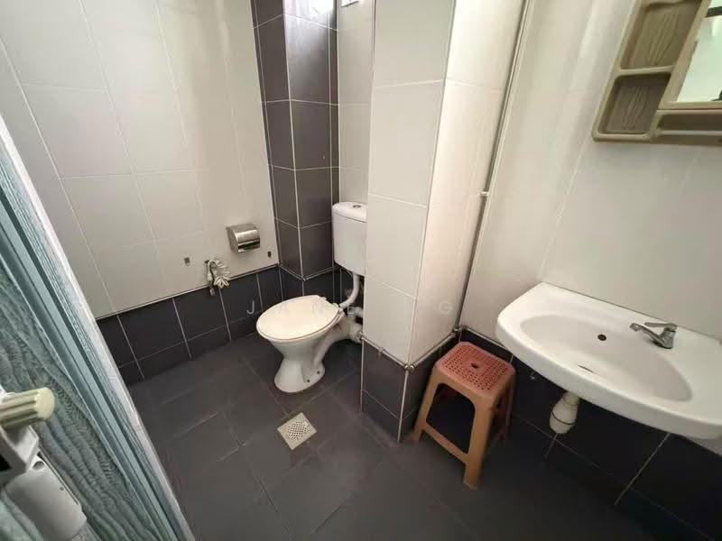 Pangsapuri untuk Disewa di Seri Emas - Jane Ng - Bathroom - PropertyGuru.com.my