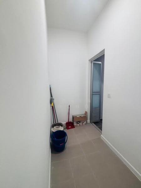 Condominium for Rent at Lakefront Residence - Jensen Chong - Corridor - PropertyGuru.com.my