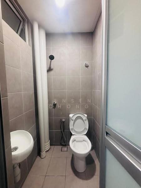 Condominium for Rent at Lakefront Residence - Jensen Chong - Bathroom - PropertyGuru.com.my
