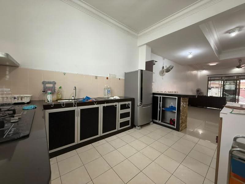 Rumah Teres 2-Tingkat untuk Dijual di Taman Mount Austin (Tebrau) - Jun Xiong Tan - Kitchen - PropertyGuru.com.my