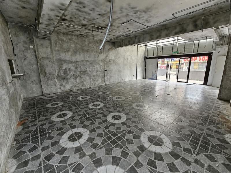 Retail Space untuk Disewa di Dataran Sunway (Kota Damansara) - Lee Jo Surf - Entrance - PropertyGuru.com.my