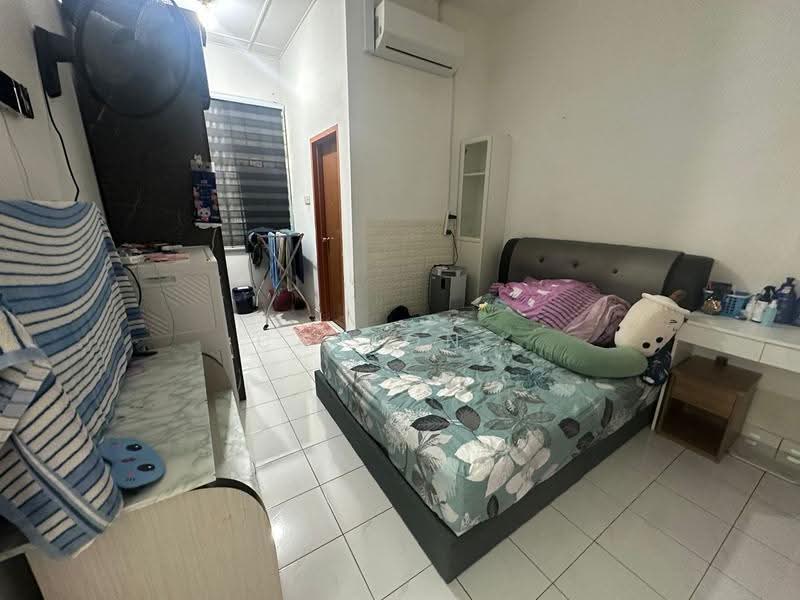 1-storey Terraced House for Sale in Taman Gaya (Ulu Tiram) - Carson . - Bedroom - PropertyGuru.com.my