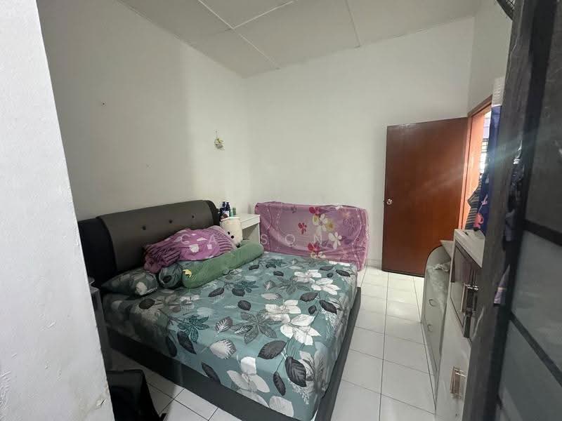 1-storey Terraced House for Sale in Taman Gaya (Ulu Tiram) - Carson . - Bedroom - PropertyGuru.com.my
