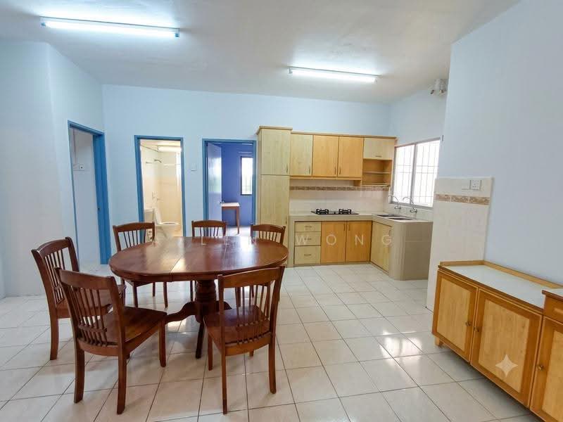 Pangsapuri untuk Disewa di Bayu Puteri - Allen Wong - Living Hall & Kitchen - PropertyGuru.com.my