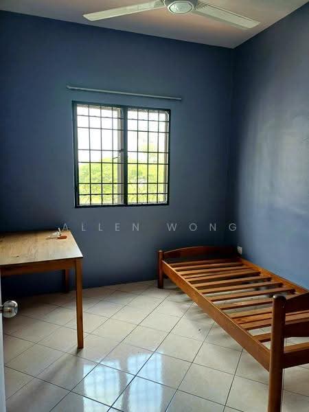 Pangsapuri untuk Disewa di Bayu Puteri - Allen Wong - Second Bedroom - PropertyGuru.com.my