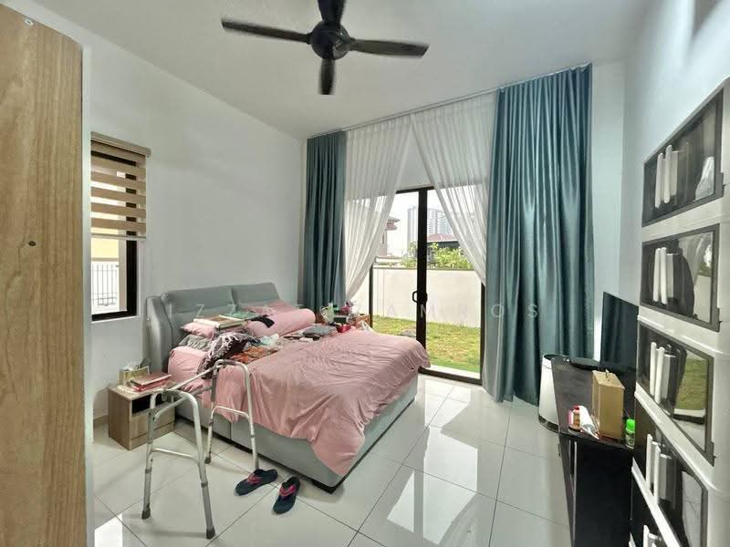 Semi-Detached House for Sale in Taman Tasik Semenyih (Semenyih) - Izzat Zamros - Bedroom - PropertyGuru.com.my