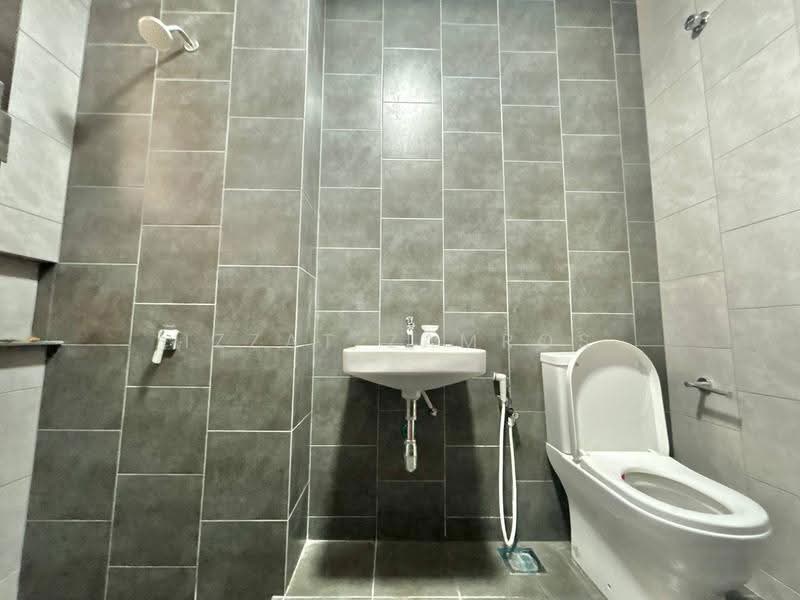 Semi-Detached House for Sale in Taman Tasik Semenyih (Semenyih) - Izzat Zamros - Bathroom - PropertyGuru.com.my