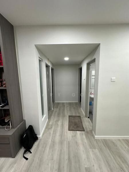 Kediaman Servis untuk Dijual di The Stone - Gary Goh - Corridor - PropertyGuru.com.my