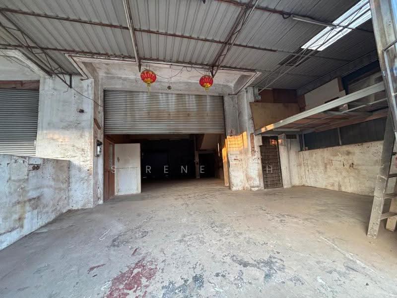Terrace Factory for Rent in Taman Putri Kulai (Kulai) - Serene Teh - Entrance - PropertyGuru.com.my