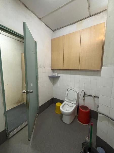 Terrace Factory for Rent in Taman Putri Kulai (Kulai) - Serene Teh - Bathroom - PropertyGuru.com.my