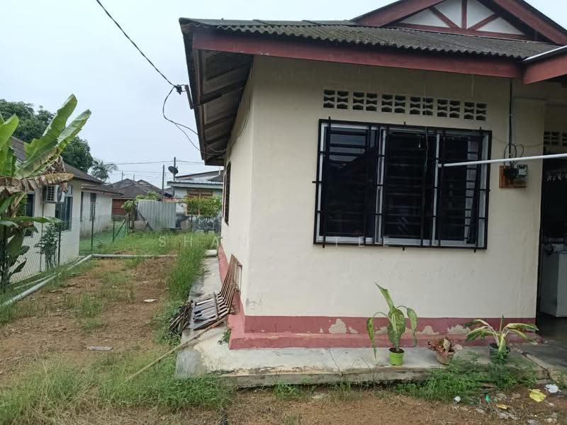 Bungalow House for Sale in Taman Sri Lambak (Kluang) - Shanel Tee - Exterior - PropertyGuru.com.my