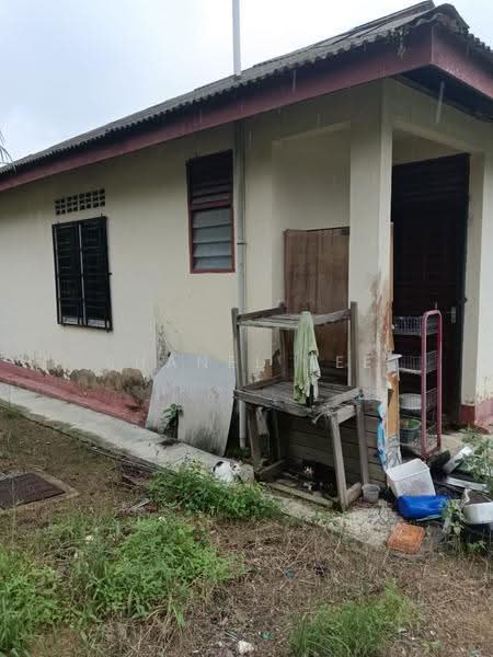 Bungalow House for Sale in Taman Sri Lambak (Kluang) - Shanel Tee - Exterior - PropertyGuru.com.my