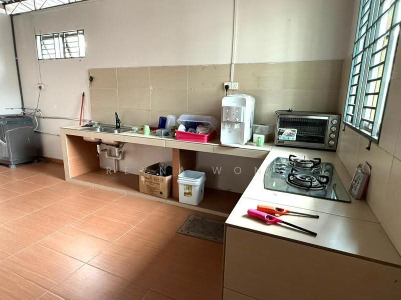 1.5-storey Terraced House for Rent in Taman Molek (Johor Bahru) - Reyna Wong - Kitchen - PropertyGuru.com.my