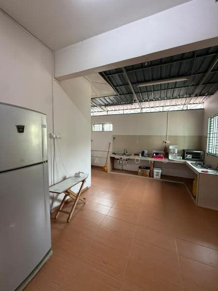 1.5-storey Terraced House for Rent in Taman Molek (Johor Bahru) - Reyna Wong - Kitchen - PropertyGuru.com.my