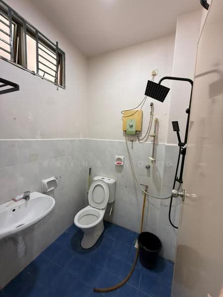 1.5-storey Terraced House for Rent in Taman Molek (Johor Bahru) - Reyna Wong - Bathroom - PropertyGuru.com.my