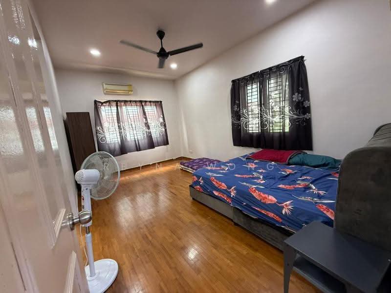1.5-storey Terraced House for Rent in Taman Molek (Johor Bahru) - Reyna Wong - Bedroom - PropertyGuru.com.my