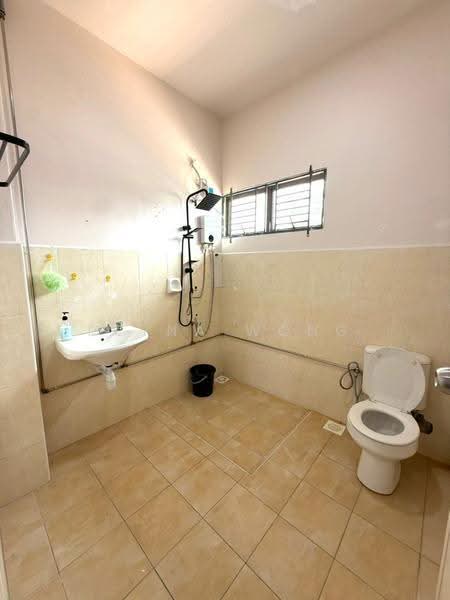 1.5-storey Terraced House for Rent in Taman Molek (Johor Bahru) - Reyna Wong - Bathroom - PropertyGuru.com.my