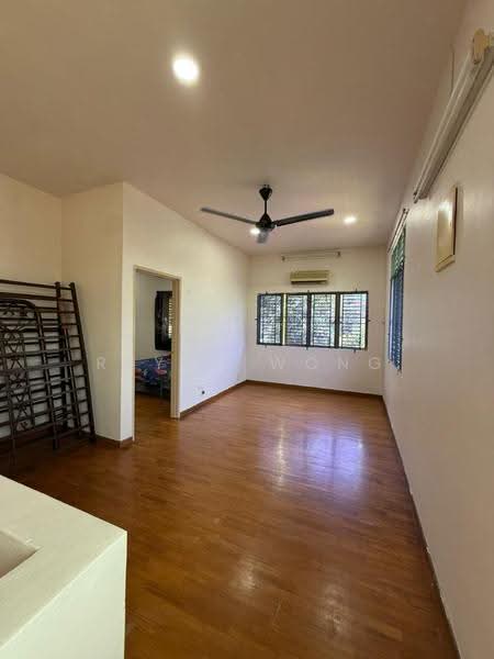 1.5-storey Terraced House for Rent in Taman Molek (Johor Bahru) - Reyna Wong - Living Room - PropertyGuru.com.my