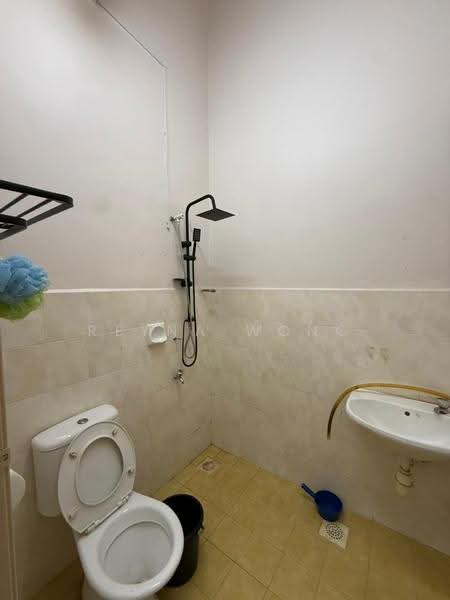 1.5-storey Terraced House for Rent in Taman Molek (Johor Bahru) - Reyna Wong - Bathroom - PropertyGuru.com.my