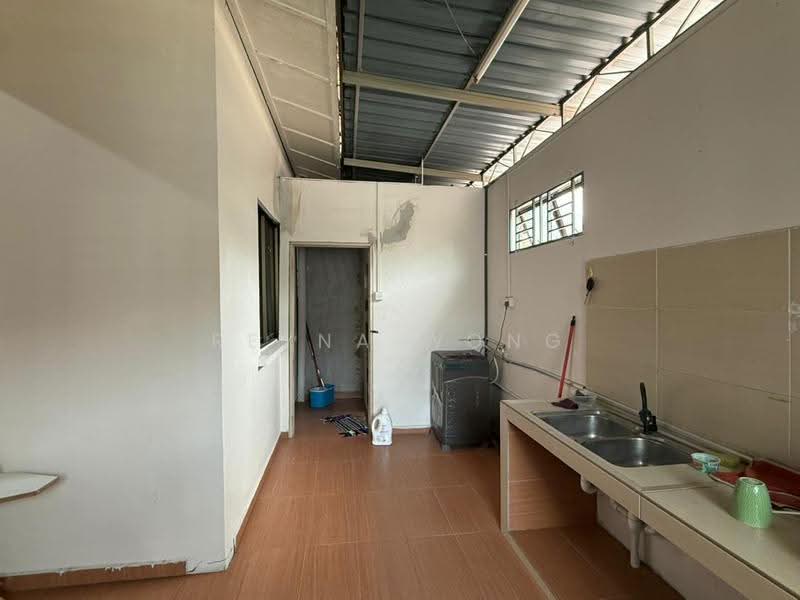 1.5-storey Terraced House for Rent in Taman Molek (Johor Bahru) - Reyna Wong - Kitchen - PropertyGuru.com.my