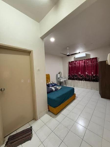 1.5-storey Terraced House for Rent in Taman Molek (Johor Bahru) - Reyna Wong - Bedroom - PropertyGuru.com.my