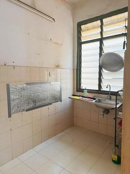 Townhouse for Sale in Taman Pulai Jaya (Kulai) - Chloe Lai - Kitchen - PropertyGuru.com.my