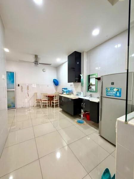 Rumah Teres 2-Tingkat untuk Dijual di Taman Kluang Barat (Kluang) - Shanel Tee - Kitchen - PropertyGuru.com.my