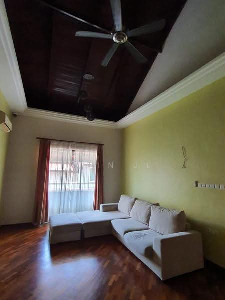 Rumah Berkembar untuk Dijual di Bukit Rahman Putra (Sungai Buloh) - Chin JL - Living Room - PropertyGuru.com.my