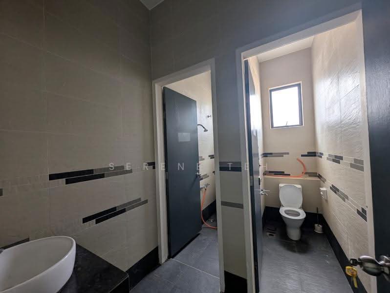 Cluster Factory for Rent in Eco Business Park 1 (Johor Bahru) - Serene Teh - Bathroom - PropertyGuru.com.my