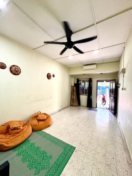 Rumah Teres 1-Tingkat untuk Dijual di Ampang Jaya (Ampang) - Riza Ahmad - Living Room - PropertyGuru.com.my