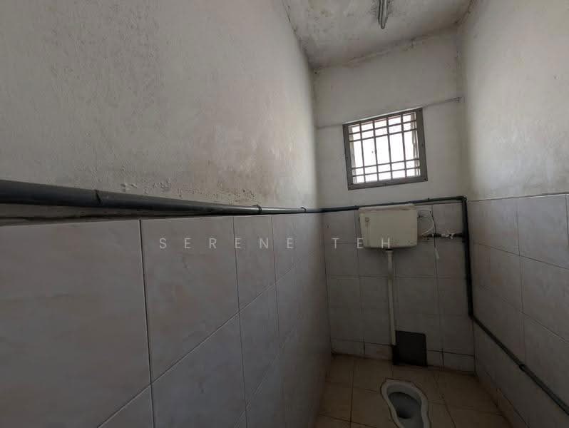 Kilang Teres untuk Disewa di Taman Putri Kulai (Kulai) - Serene Teh - Bathroom - PropertyGuru.com.my