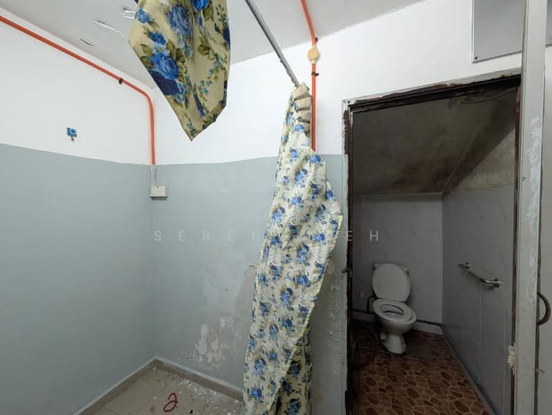 Kilang Teres untuk Disewa di Taman Putri Kulai (Kulai) - Serene Teh - Bathroom - PropertyGuru.com.my