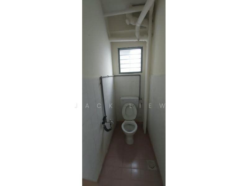 Pangsapuri untuk Dijual di Cempaka Apartment - Jack Liew - Bathroom - PropertyGuru.com.my