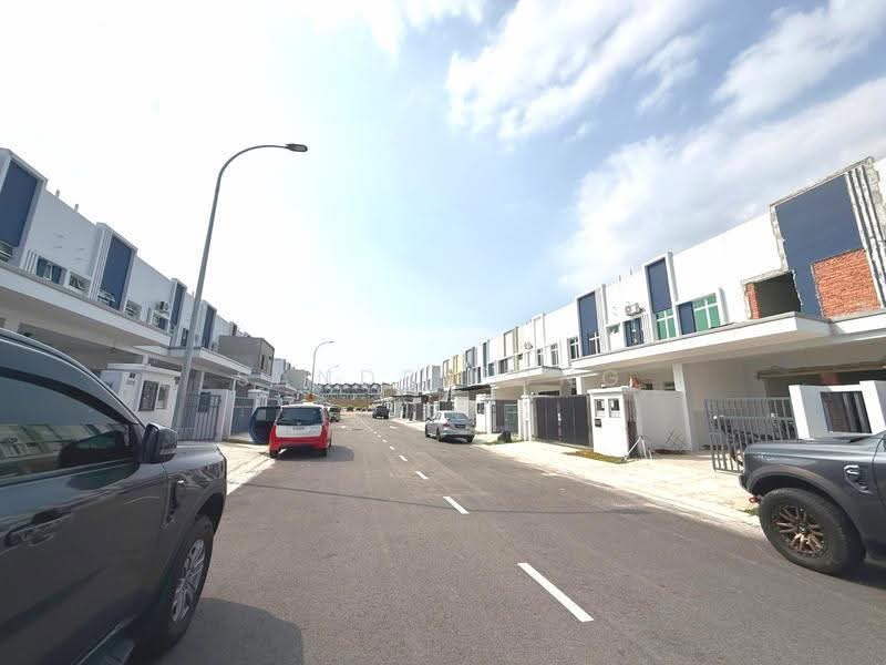 Rumah Teres 2-Tingkat untuk Dijual di Bandar Dato Onn (Tebrau) - Sandry Ong - Exterior - PropertyGuru.com.my