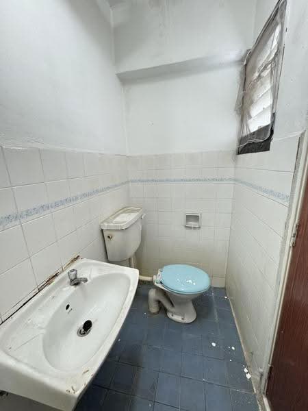 Apartment for Rent at Taman Jinjang Baru Kos Sederhana Apartment - Denny Chen - Bathroom - PropertyGuru.com.my