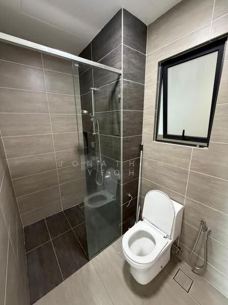Kediaman Servis untuk Disewa di Sinaran - Jonathan Yeoh - Bathroom - PropertyGuru.com.my