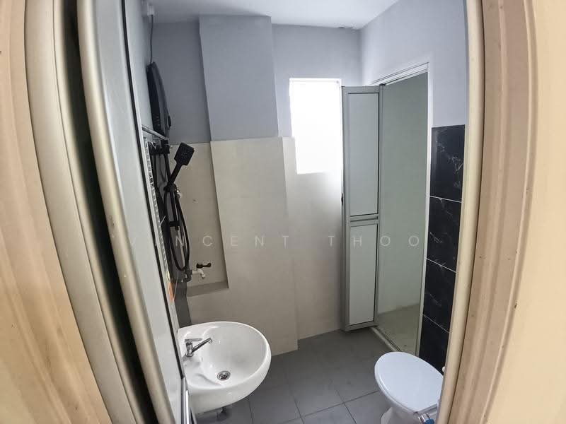 Kondominium untuk Dijual di Sky Home, Tambun - Vincent Thoo - Bathroom - PropertyGuru.com.my