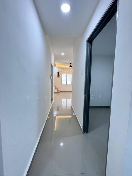 2-storey Terraced House for Sale in Taman Flora Jaya (Batu Pahat) - Marcus Tey - Corridor - PropertyGuru.com.my