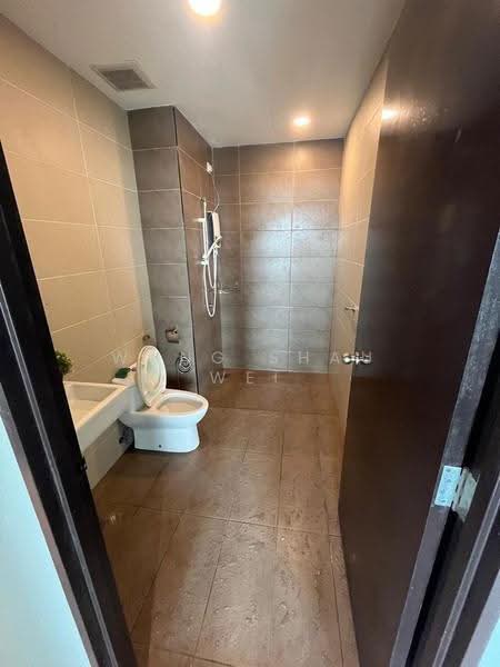 Service Residence for Rent at Wave @ Marina Cove - Wong Shau Wei - Bathroom - PropertyGuru.com.my