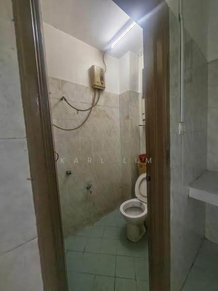Rumah Teres 2-Tingkat untuk Dijual di Taman Mount Austin (Tebrau) - Karl Lim - Bathroom - PropertyGuru.com.my