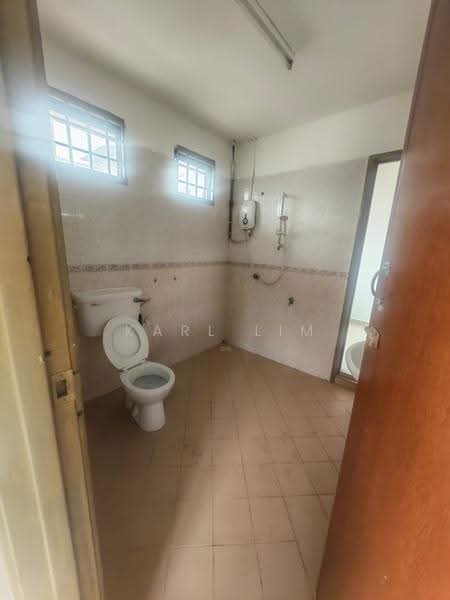 Rumah Teres 2-Tingkat untuk Dijual di Taman Mount Austin (Tebrau) - Karl Lim - Bathroom - PropertyGuru.com.my