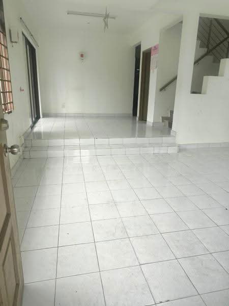 Rumah Teres 2-Tingkat untuk Dijual di Taman Mount Austin (Tebrau) - Karl Lim - Living Room - PropertyGuru.com.my