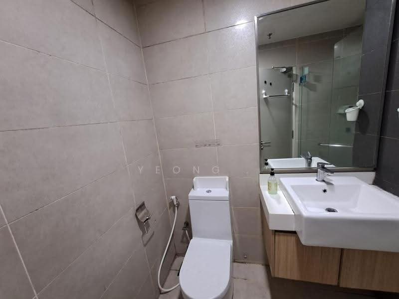 Kediaman Servis untuk Dijual di Third Avenue - Yeong . - Bathroom - PropertyGuru.com.my